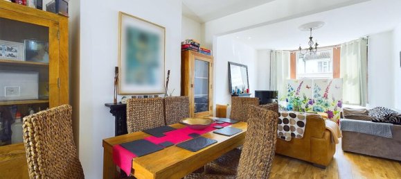 3 bedrooms House in Gillingham, United Kingdom No. 13829 2