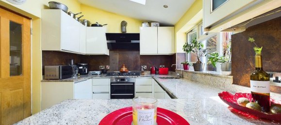 3 bedrooms House in Gillingham, United Kingdom No. 13829 10