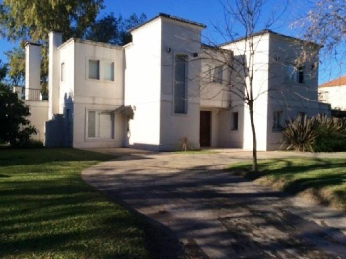 Дом с 4 спальнями в Пилар, Аргентина № 78190