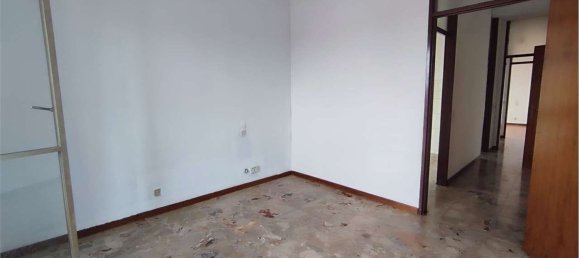 Квартира с 4 спальнями в Каруго, Италия № 359715 13