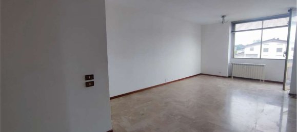 Квартира с 4 спальнями в Каруго, Италия № 359715 3