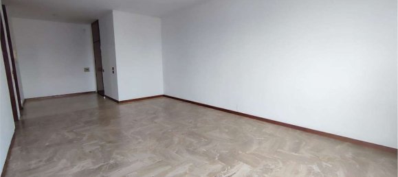 Квартира с 4 спальнями в Каруго, Италия № 359715 7