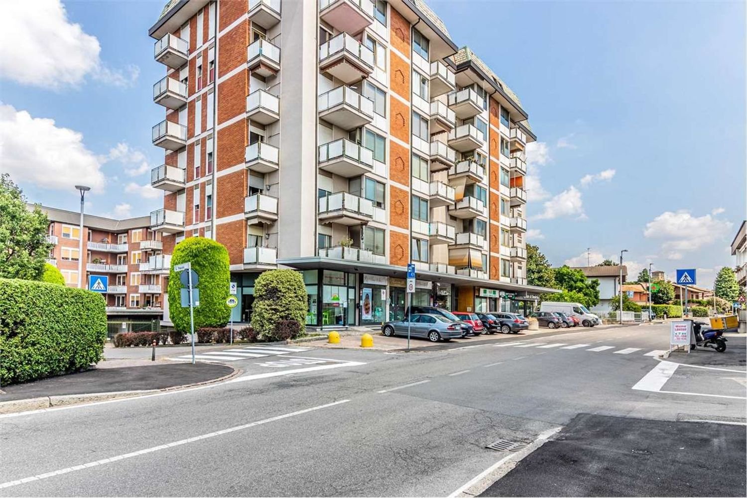 Квартира с 4 спальнями в Каруго, Италия № 359715