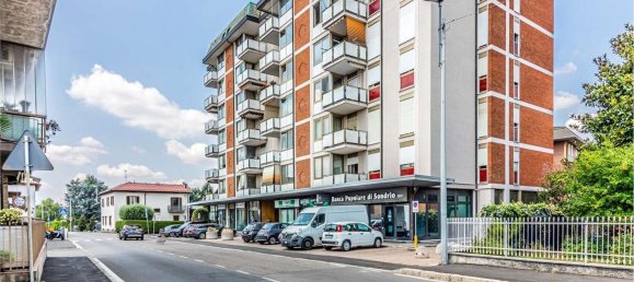 Квартира с 4 спальнями в Каруго, Италия № 359715 2