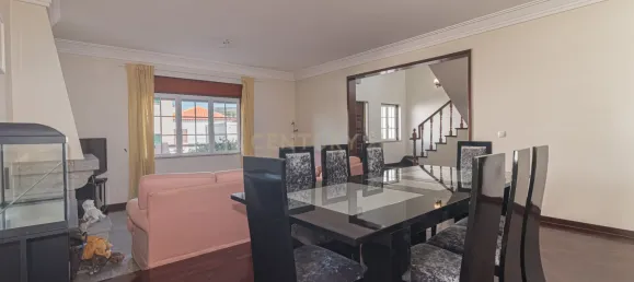 5 bedrooms Villa in Loures, Portugal No. 121043 2