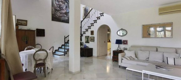 3 bedrooms Villa in Marbella, Spain No. 242065 3