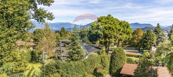 4 bedrooms House in Ranco, Italy No. 329688 26