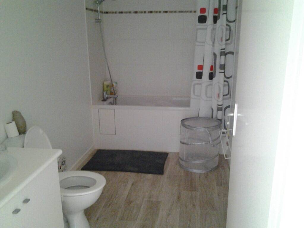 Estudio en Cesson, France No. 331792