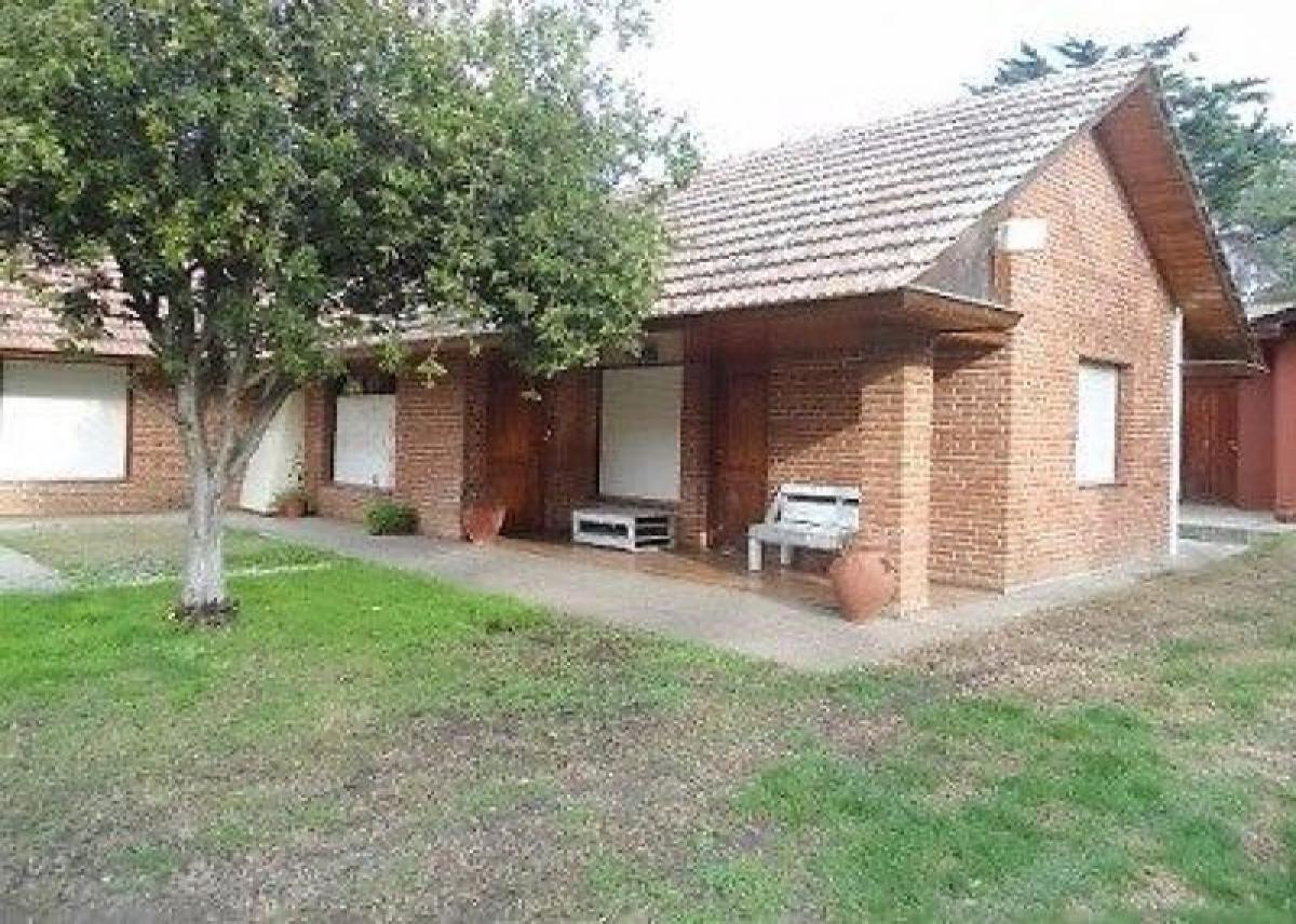 4 bedrooms House in Mar del Plata, Argentina No. 102207