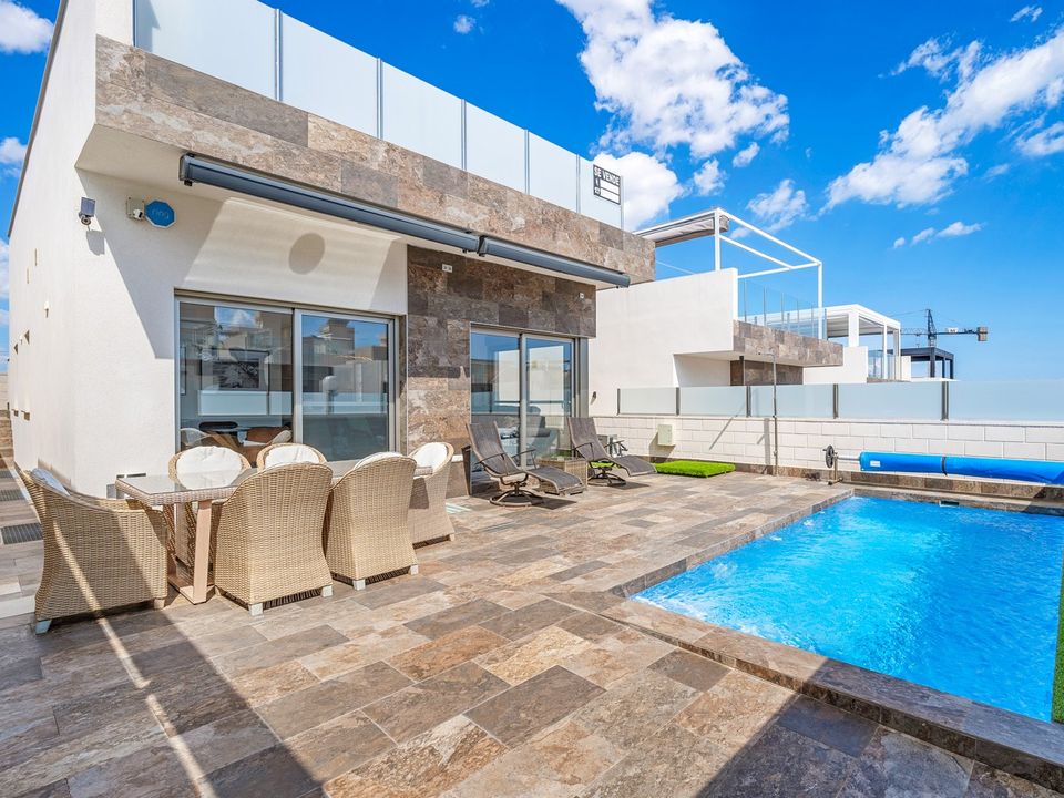 4 bedrooms Villa in Alicante, Spain No. 176059