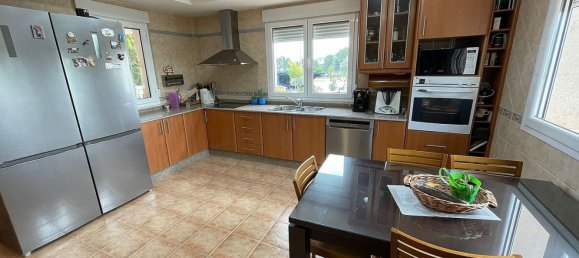 4 bedrooms House in Yecla, Spain No. 94854 9