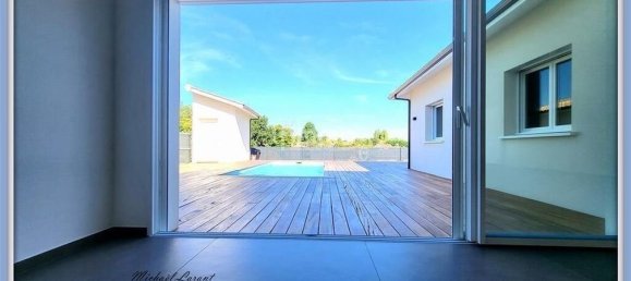 Casa de 4 dormitorios en Sadirac, France No. 346544 4