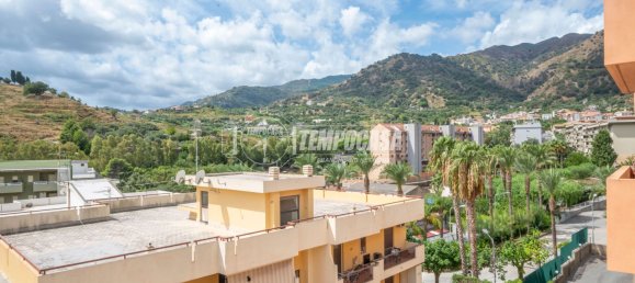 3 bedrooms Apartment in Messina, Italy No. 354177 4