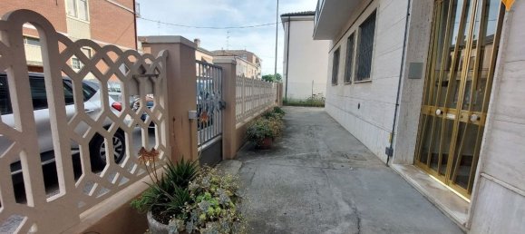 3غرفة شقة في Ferrara, Italy رقم 227057 32