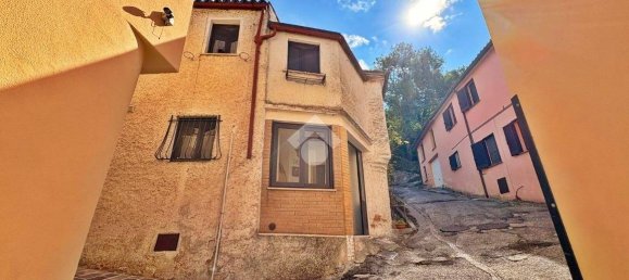 2 bedrooms House in Gualdo Tadino, Italy No. 301044 8