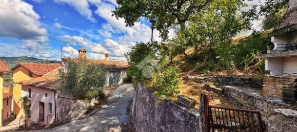 2 bedrooms House in Gualdo Tadino, Italy No. 301044 7