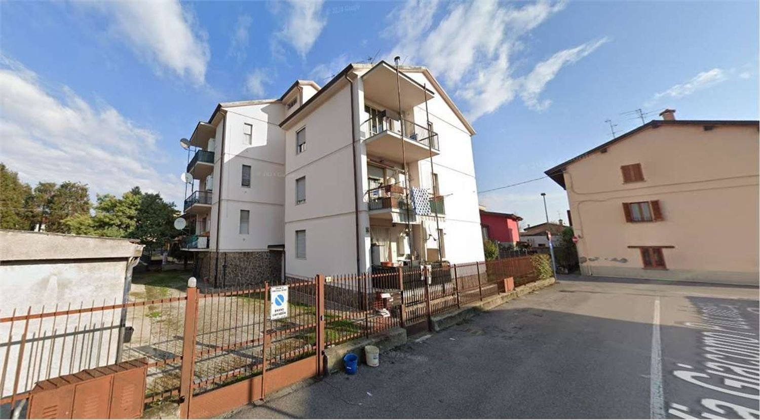 4-salle Appartement à Pontirolo Nuovo, Italy No. 182828