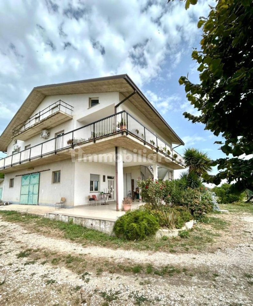 3 bedrooms Villa in Ortona, Italy No. 316501