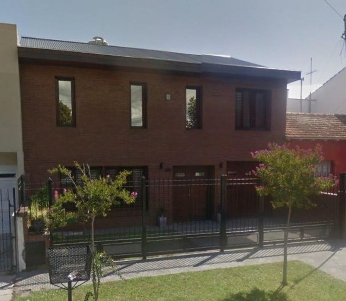 4 bedrooms House in Mar del Plata, Argentina No. 91566