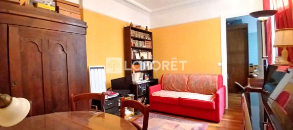 1 bedroom Apartment in Paris, France No. 276410 2