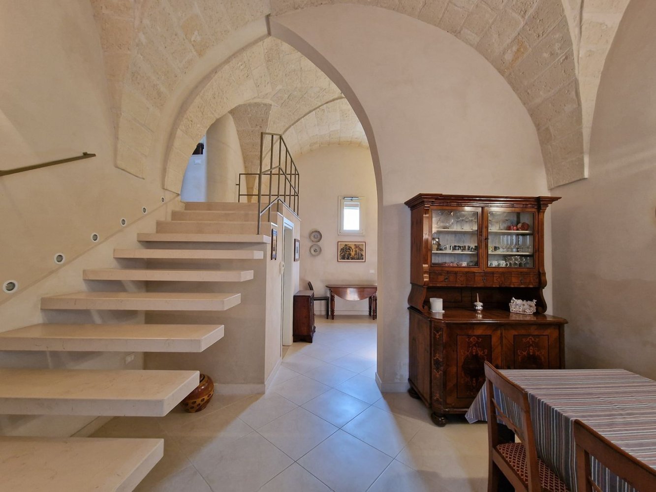 Дом с 5 комнатами в Maglie, Италия № 130930