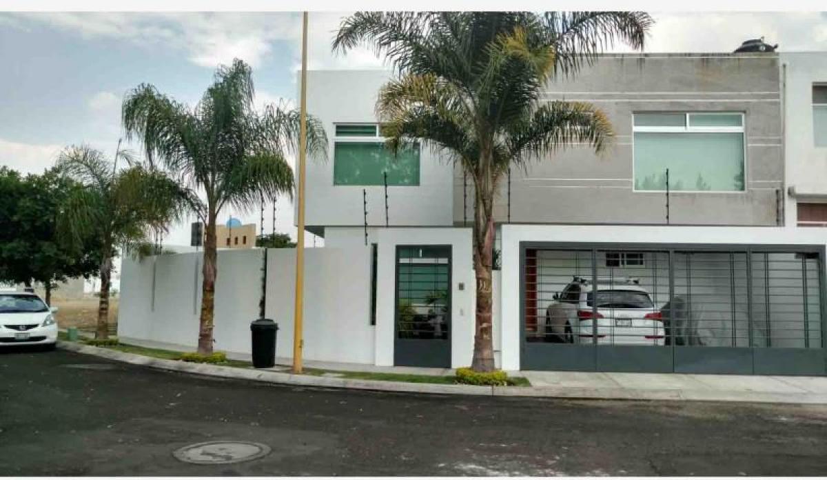 3 bedrooms House in Tlajomulco de Zuniga, Mexico No. 165967