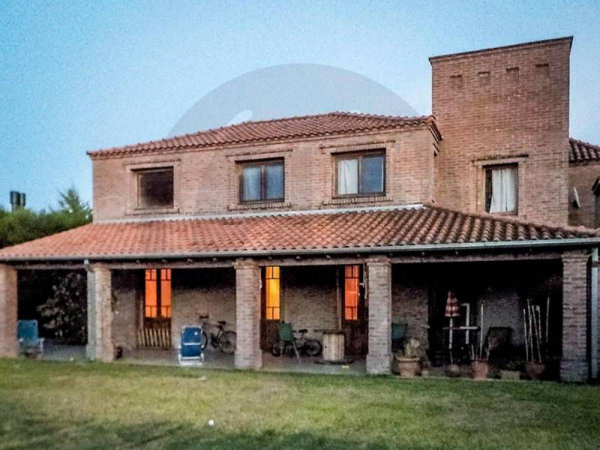 3 bedrooms House in Tigre, Argentina No. 77640