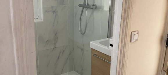 1 bedroom Apartment in Paris, France No. 329916 9