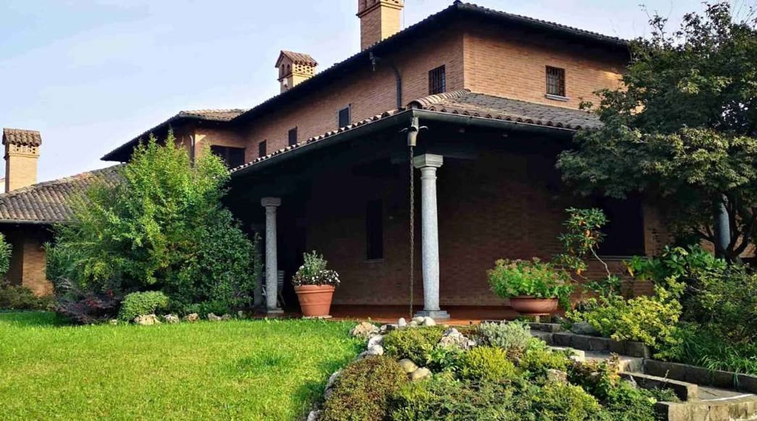 11غرفة فيلا في Muggiò, Italy رقم 4115