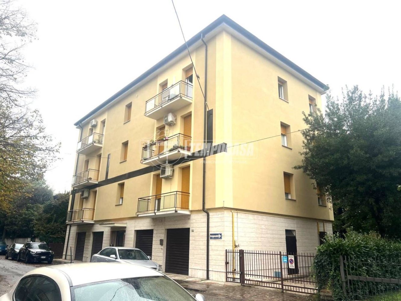 2 bedrooms Apartment in Modena, Italy No. 172802
