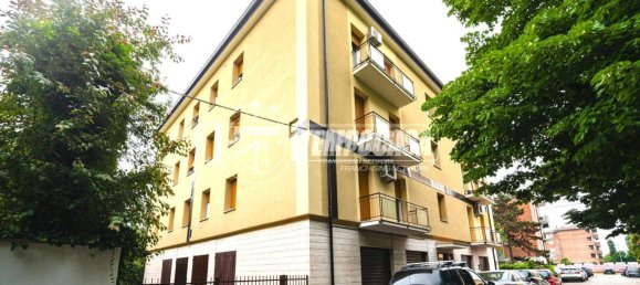 2 bedrooms Apartment in Modena, Italy No. 172802 7