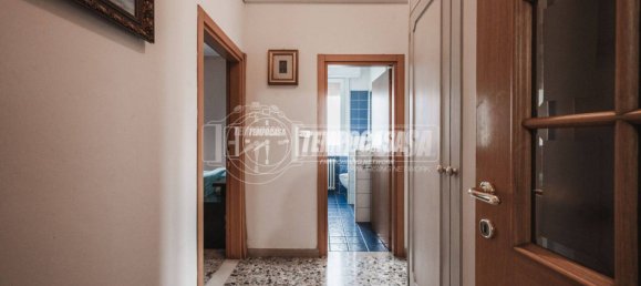2 bedrooms Apartment in Modena, Italy No. 172802 3