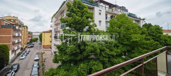 2 bedrooms Apartment in Modena, Italy No. 172802 4