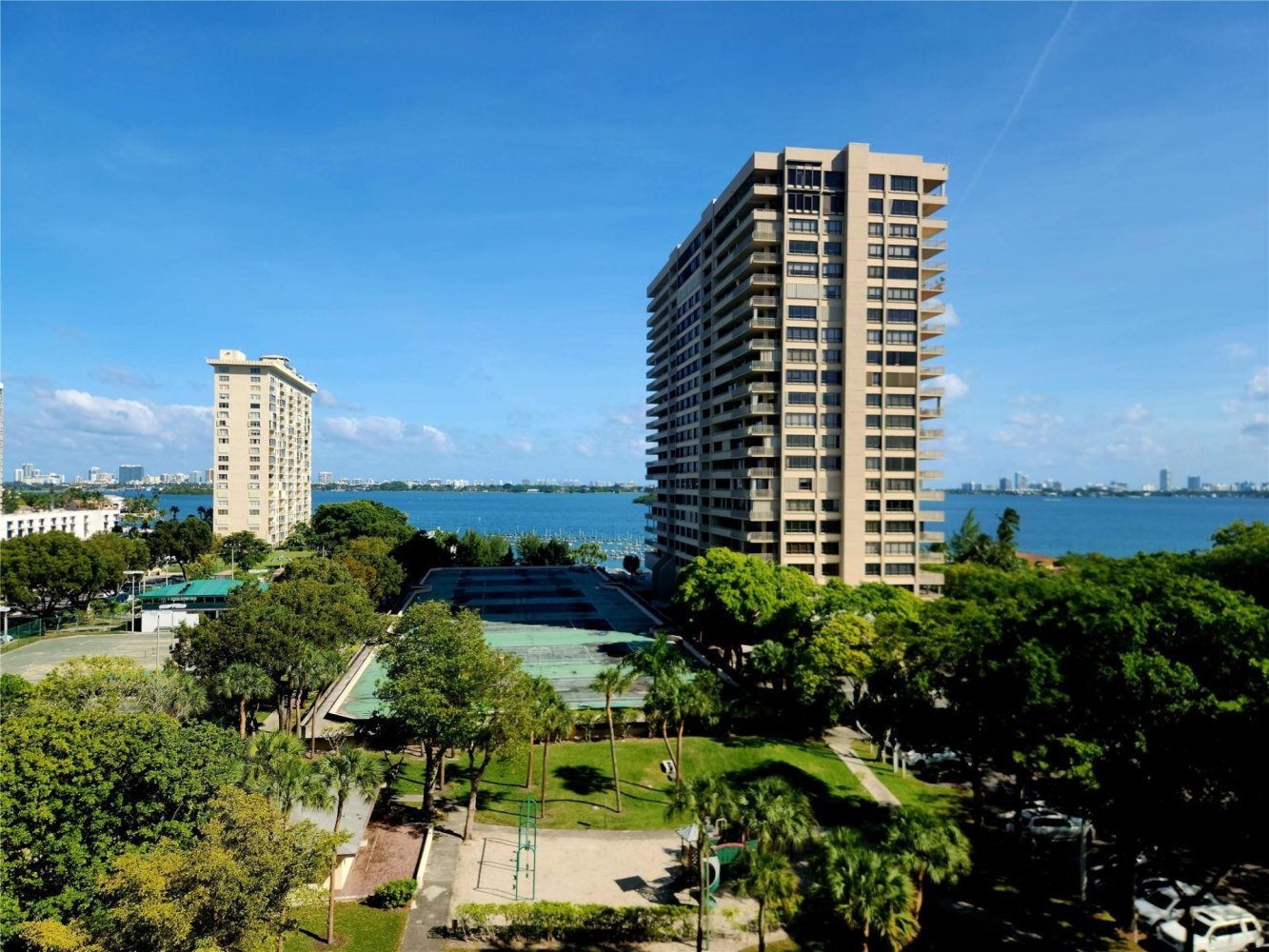 2 Schlafzimmer Gewerbliche Immobilien in Miami, USA, Nr. 614079
