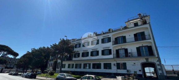 2 bedrooms Apartment in Naples, Italy No. 52468 2