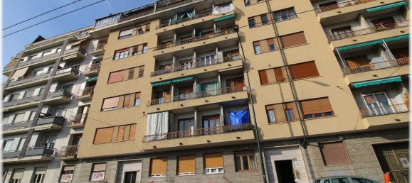 3 rooms Apartment in Turin, Italy No. 211025 3