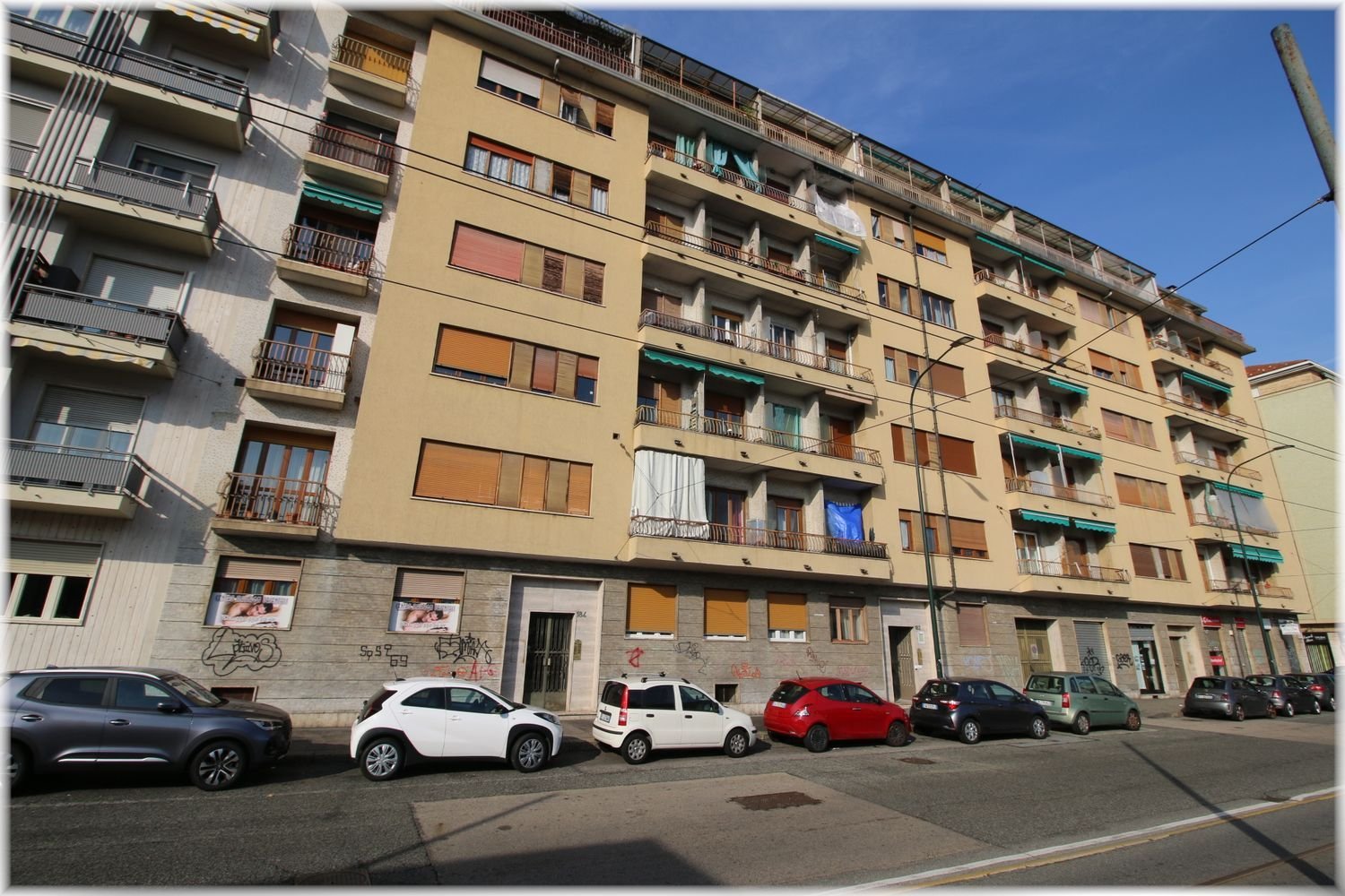3 rooms Apartment in Turin, Italy No. 211025