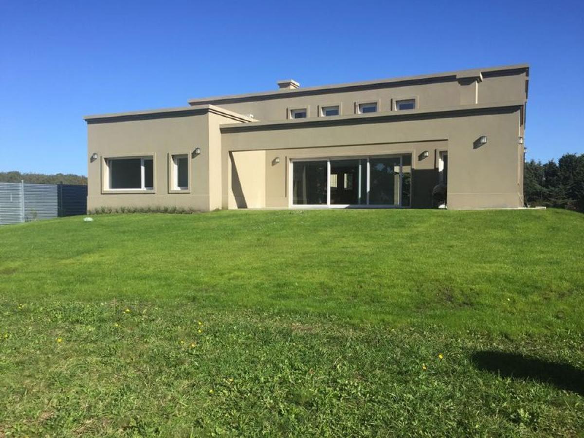 Casa de 4 dormitorios en Mar del Plata, Argentina No. 68213