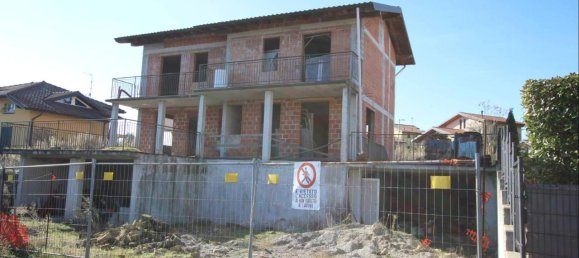 7-Zimmer Villa in Daverio, Italy, Nr. 157188 2