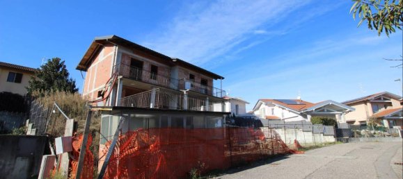 7-Zimmer Villa in Daverio, Italy, Nr. 157188 9