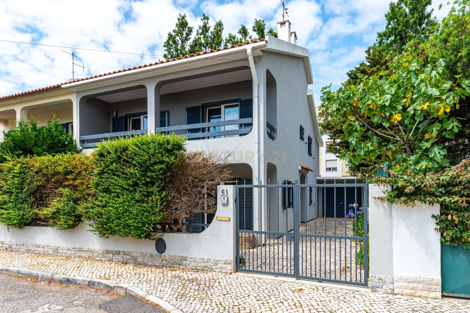 5 bedrooms Villa in Cascais, Portugal No. 191106