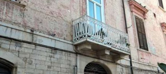 Квартира с 7 комнатами в Трани, Италия № 181226 2