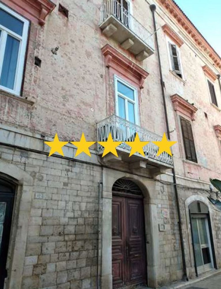 Квартира с 7 комнатами в Трани, Италия № 181226