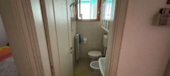 3-salle Appartement à Pineto, Italy No. 94929 28