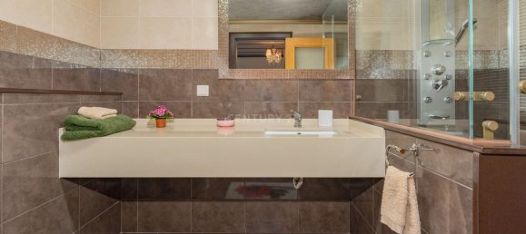 5 bedrooms Villa in Funchal, Portugal No. 127394 30