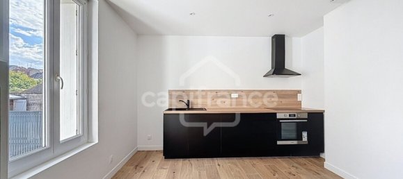 2 bedrooms House in Tours, France No. 341041 3