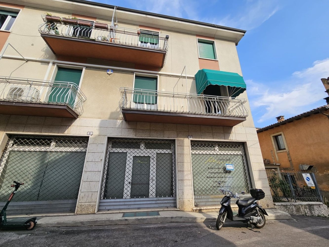 234m² Commercial property in Verona, Italy No. 105011