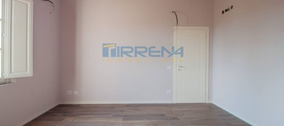 Casa de 9 habitaciónes en Pisa, Italy No. 112913 26