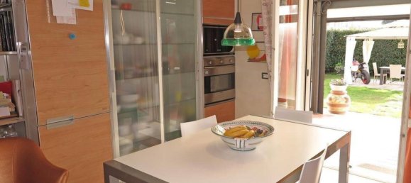 3 غرف نوم فيلا في Carrara, Italy رقم 48110 13