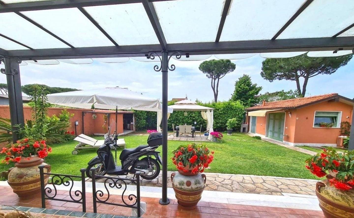 3 غرف نوم فيلا في Carrara, Italy رقم 48110